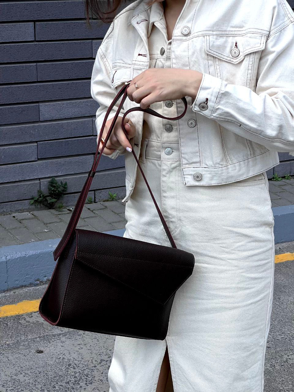 Bag with beveled flap