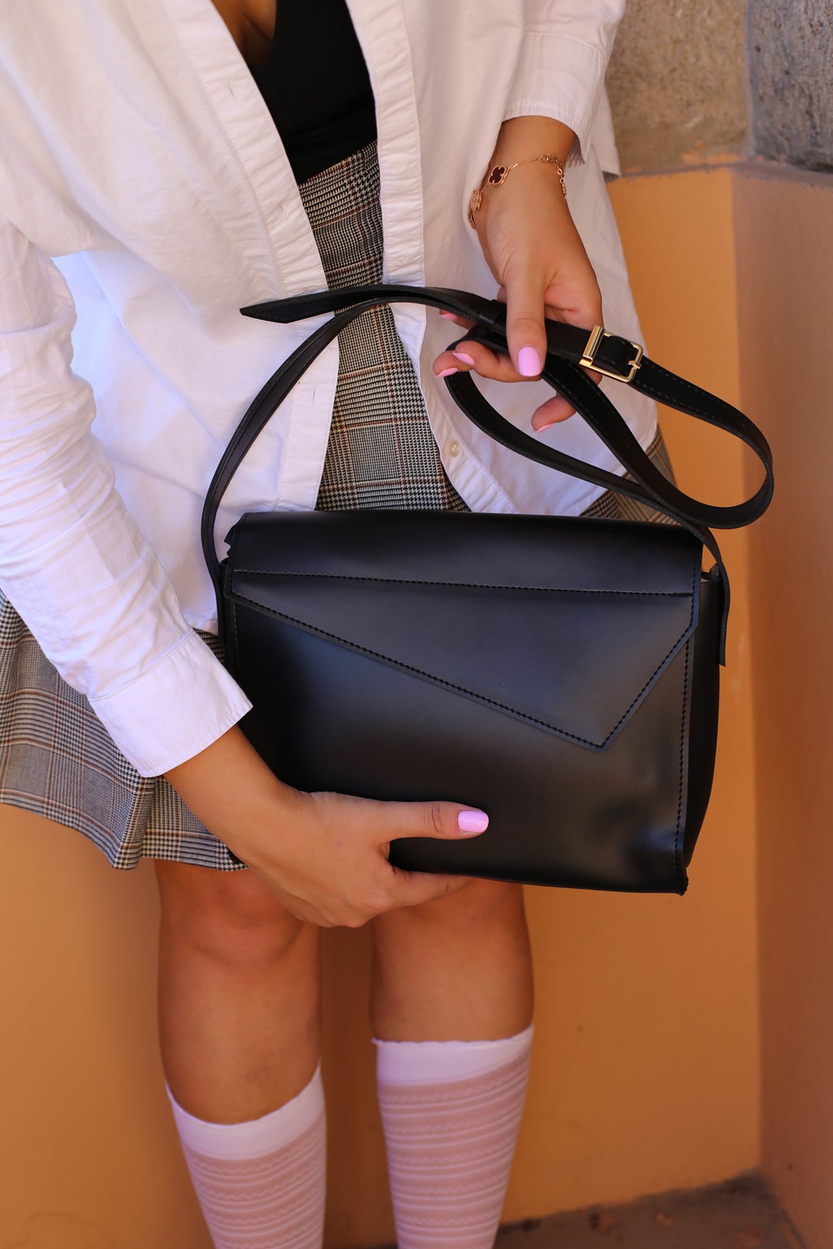 Bag with beveled flap
