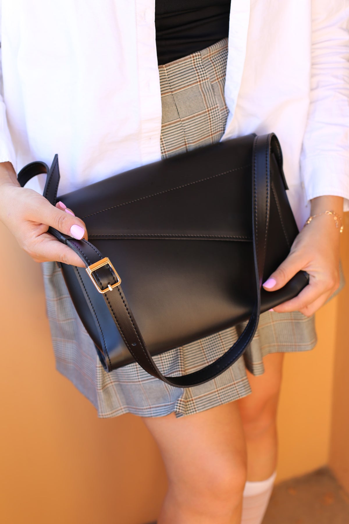 Bag with beveled flap