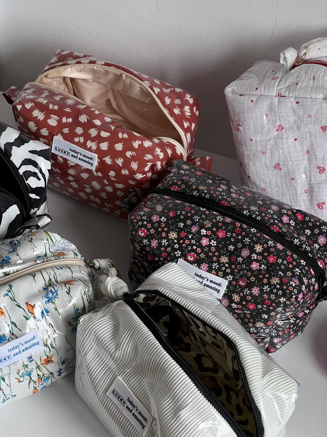 Fabric cosmetic bag Т