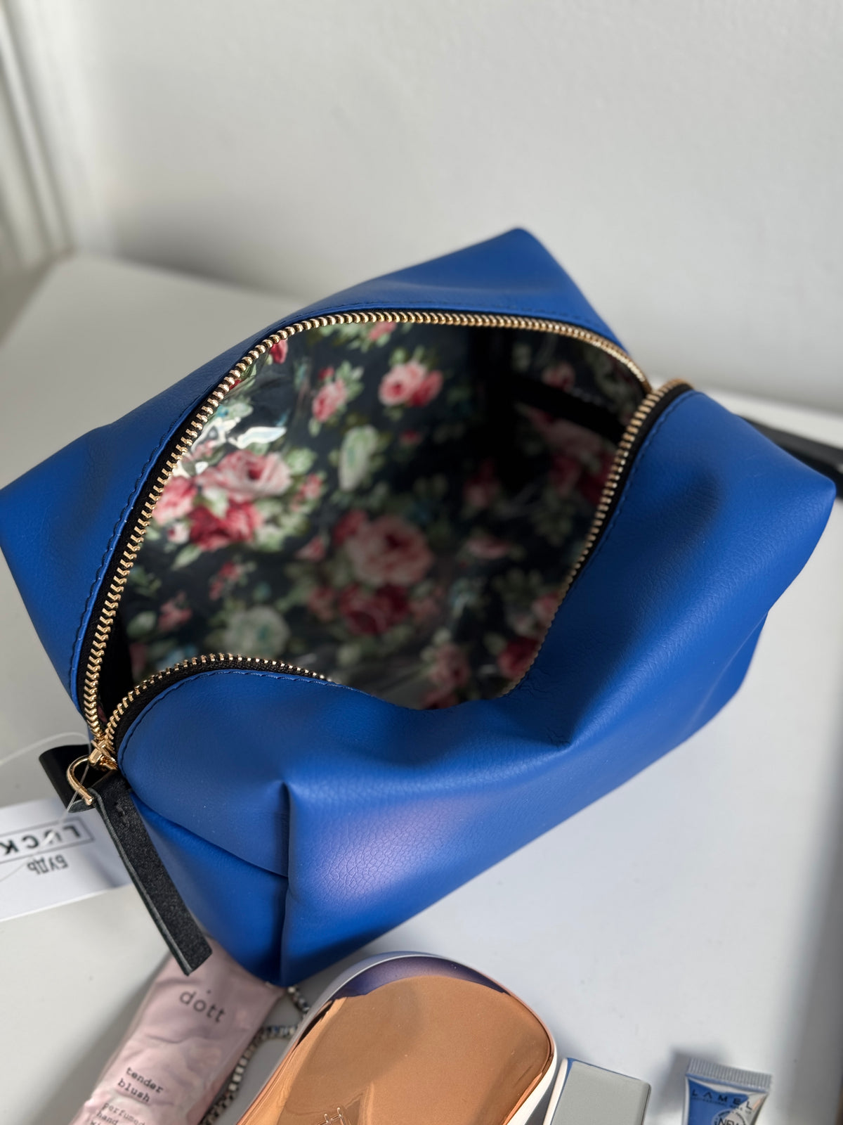 Fabric cosmetic bag Т