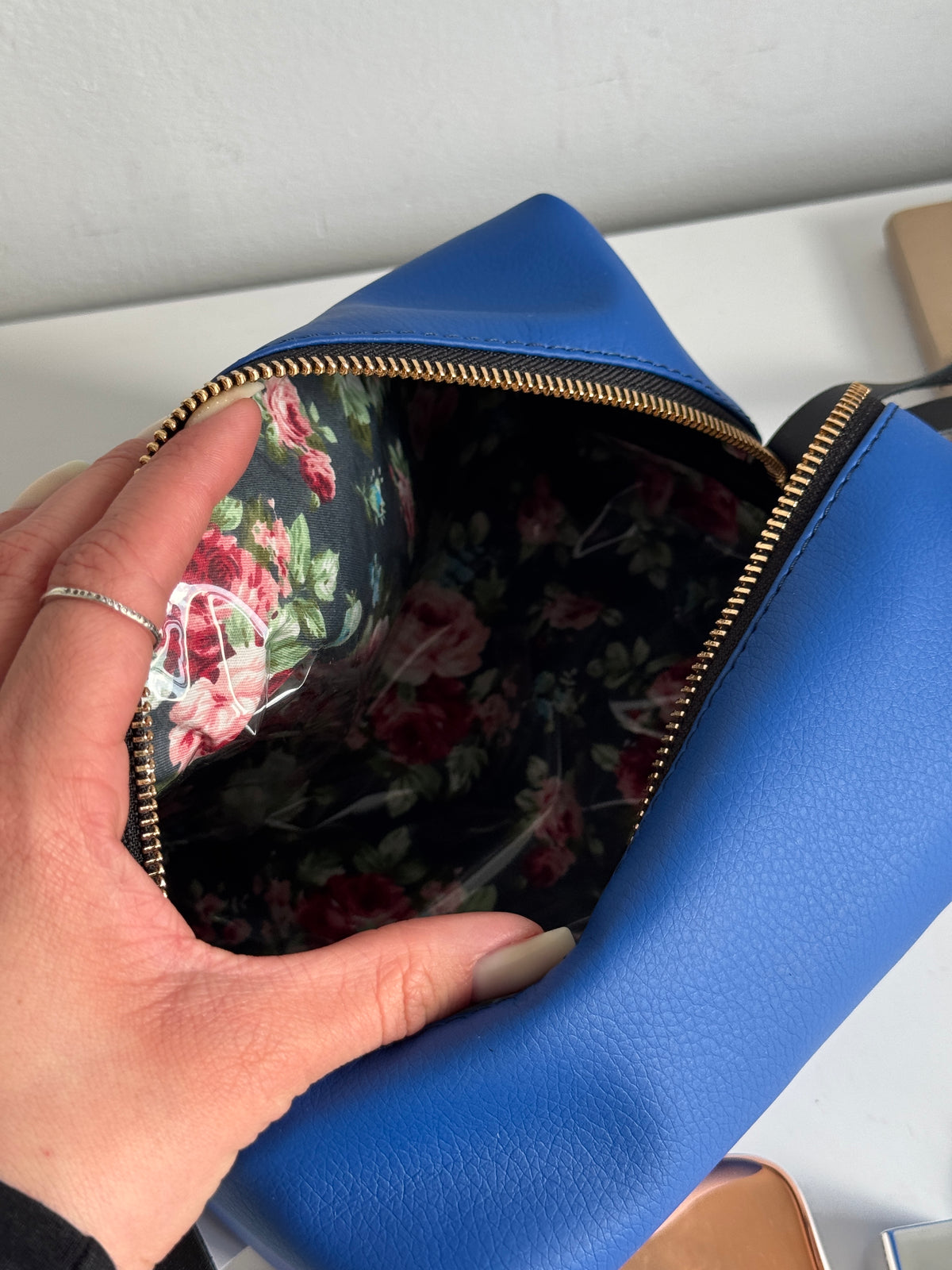 Fabric cosmetic bag Т