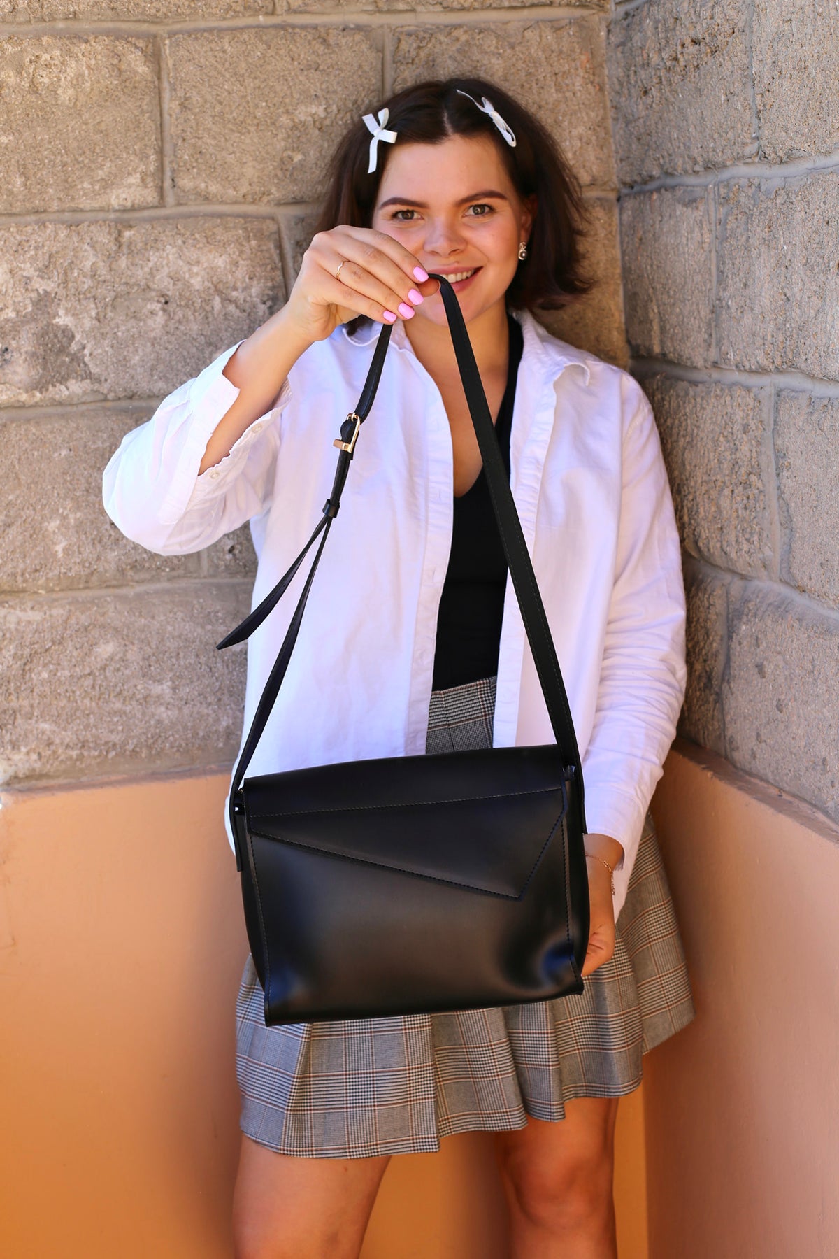 Bag with beveled flap